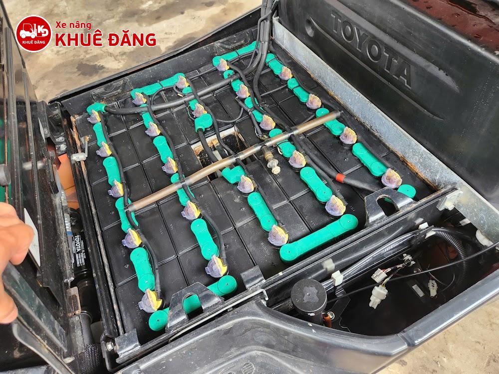 Bình điện Hitachi Nhật bản 48V 402Ah trên Xe nâng Toyota 8FB15 